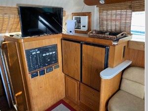 1998 Luhrs 380 Convertible 32 33