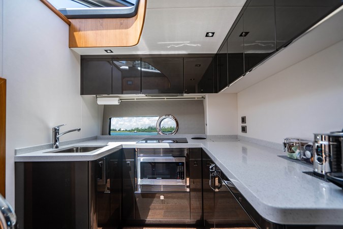 67_2019 57ft Sunseeker Predator