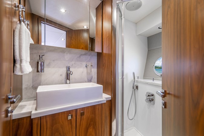 77_2019 57ft Sunseeker Predator