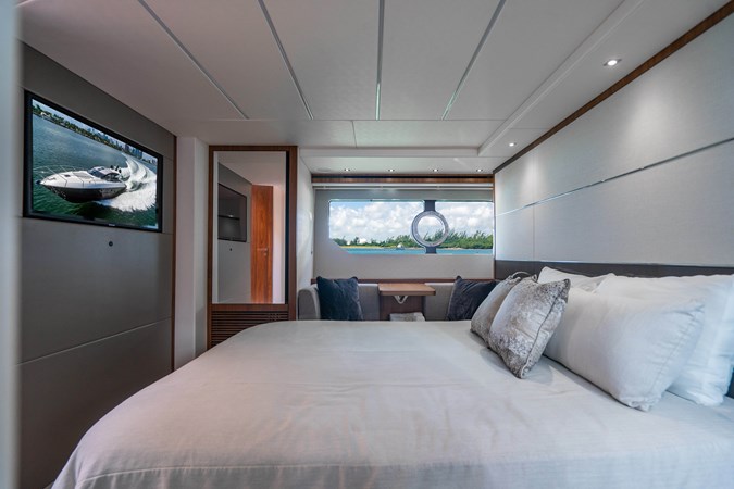 82_2019 57ft Sunseeker Predator