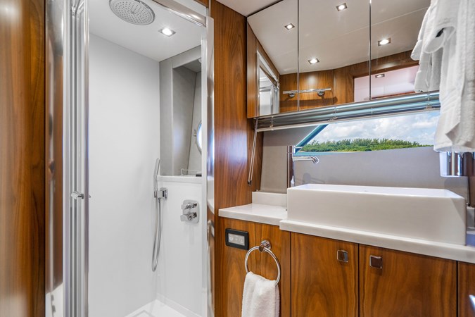 84_2019 57ft Sunseeker Predator