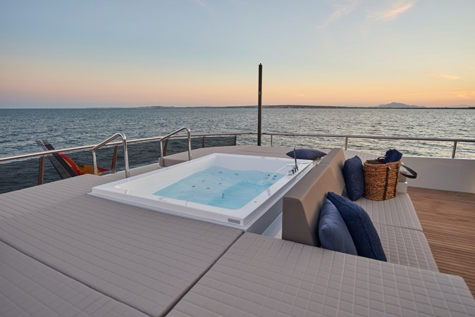 15_2020 100ft Astondoa 100 Century