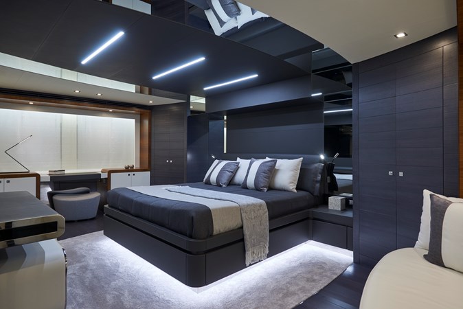 34_2020 100ft Astondoa 100 Century