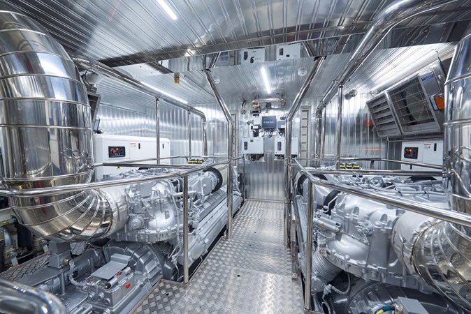 60_2020 100ft Astondoa 100 Century