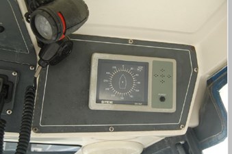 1991 Boston Whaler 27 Offshore 16 17