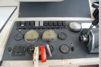 1991 Boston Whaler 27 Offshore 19 20