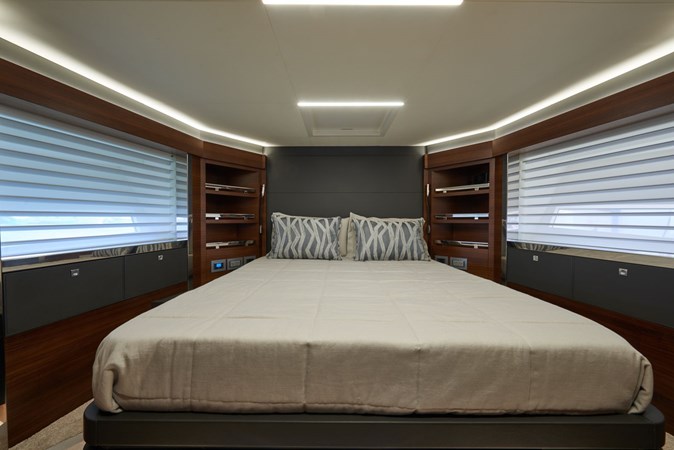 19_2020 80ft Astondoa 80 Flybridge