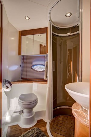 52-2010-Sunseeker-Predator-35