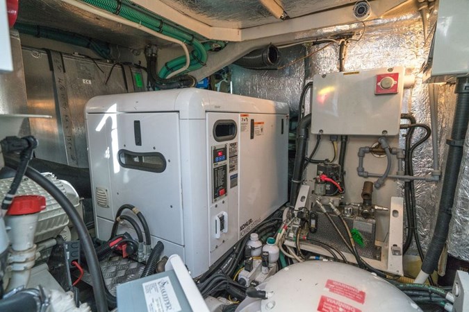 52-2010-Sunseeker-Predator-08