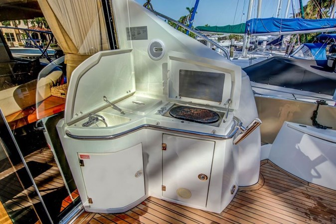 52-2010-Sunseeker-Predator-17