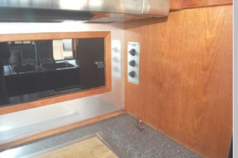 1989 Bayliner 4588 Pilothouse 14 15