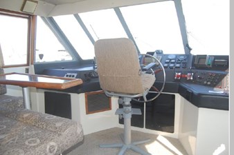 1989 Bayliner 4588 Pilothouse 41 42