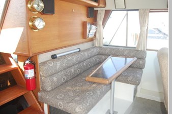 1989 Bayliner 4588 Pilothouse 43 44
