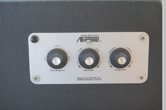 1989 Bayliner 4588 Pilothouse 56 57