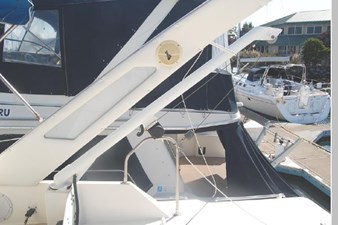 1989 Bayliner 4588 Pilothouse 62 63