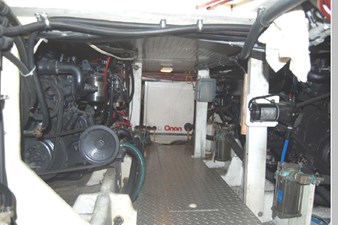 1989 Bayliner 4588 Pilothouse 70 71