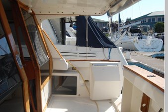 1989 Bayliner 4588 Pilothouse 81 82