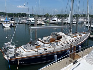 LA DIFFERENCE 1 At Dock