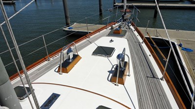 LA DIFFERENCE 21 Foredeck