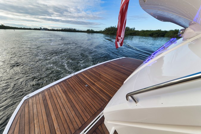 18_2017 57ft Sunseeker Predator