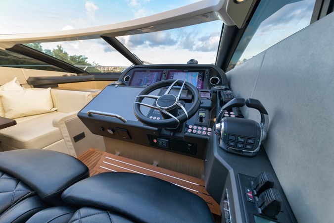 33_2017 57ft Sunseeker Predator