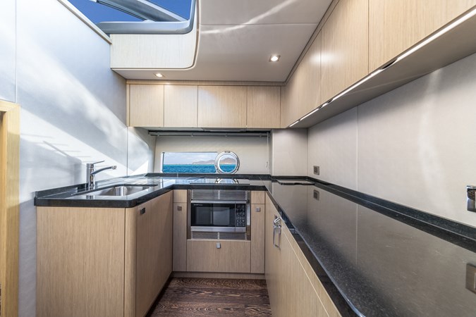 37_2017 57ft Sunseeker Predator