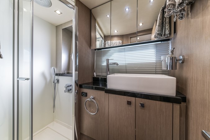 46_2017 57ft Sunseeker Predator