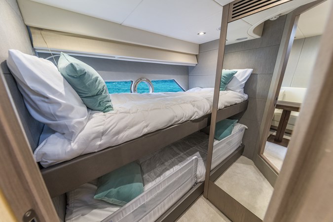 48_2017 57ft Sunseeker Predator