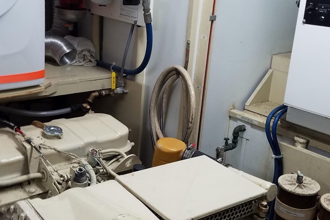 40__1988 53ft Defever 53 POC HIS AND HERS