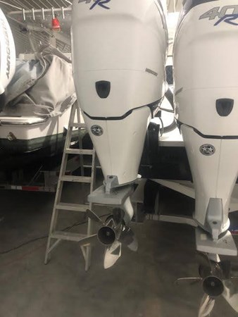 17_2019 39ft Midnight Express