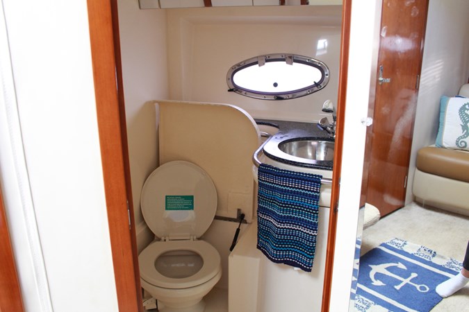 25_2000 44ft Carver Trojan 440 Express BLESSED