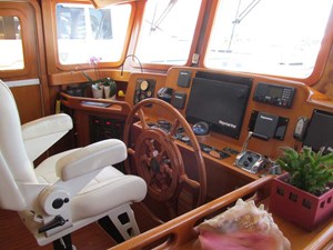 Azure 17 Pilothouse Helm to Port