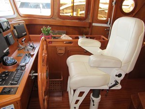 Azure 18 Pilothouse Helm Seating