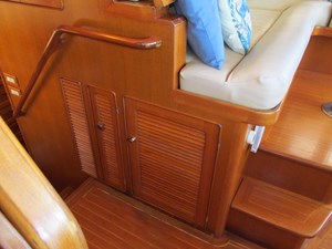 Azure 25 Pilothouse Storage and Icemaker