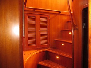Azure 32 Pilothouse Steps