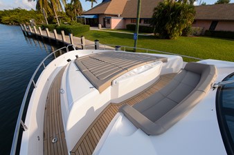 Claudia 8 75 Sunseeker 2017-bow-1