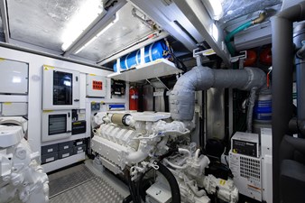 Claudia 27 75 Sunseeker 2017-engine_room-2