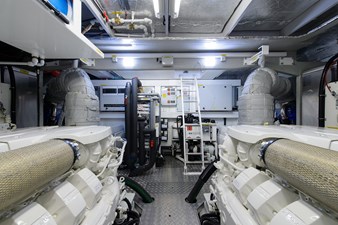 Claudia 29 75 Sunseeker 2017-engine_room-4
