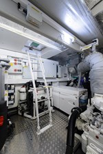 Claudia 32 75 Sunseeker 2017-engine_room-7