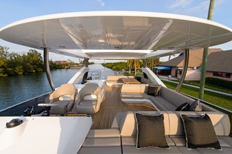 Claudia 49 75 Sunseeker 2017-flybridge-17