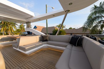 Claudia 50 75 Sunseeker 2017-flybridge-18