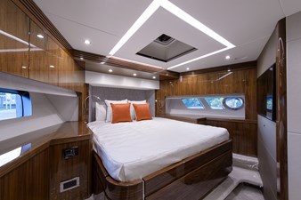 Claudia 56 75 Sunseeker 2017-forward_stateroom-1