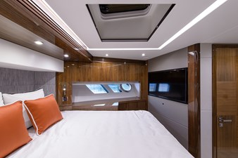Claudia 57 75 Sunseeker 2017-forward_stateroom-2