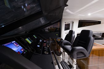 Claudia 69 75 Sunseeker 2017-lower_helm-3