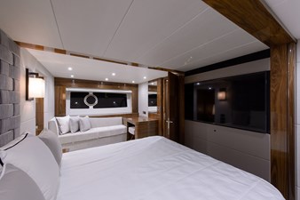 Claudia 79 75 Sunseeker 2017-master_stateroom-4