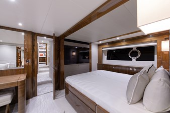 Claudia 80 75 Sunseeker 2017-master_stateroom-5