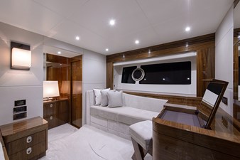 Claudia 82 75 Sunseeker 2017-master_stateroom-7