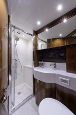 Claudia 83 75 Sunseeker 2017-port_guest_head-1