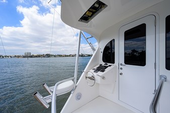 76 Enclosed Bridge SIX PACK 33 76_viking_six_pack_enclosed_flybridge_aft_deck_3