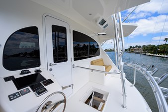 76 Enclosed Bridge SIX PACK 39 76_viking_six_pack_enclosed_flybridge_aft_deck_5